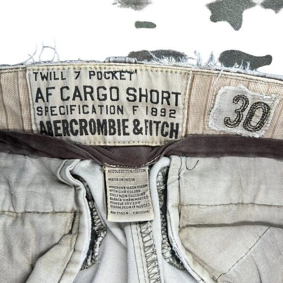 Abercrombie & Fitch Men's Camo 7 Pocket Twill Cargo Shorts - Picture 11 of 13